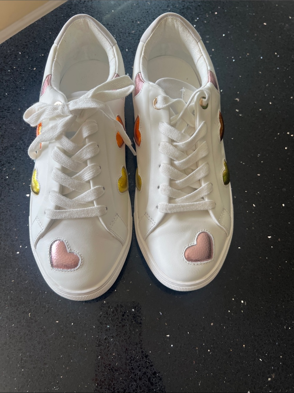 White Kids Heart Accent Sneakers - Metallic Pink & Multicolor